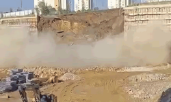 İstanbul’da inşaat çalışmasında yol çöktü