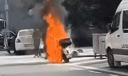 İstanbul'da seyir halindeki motosiklet alev aldı