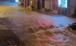 İzmir'de sağanak hayatı olumsuz etkiledi