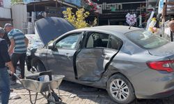 Konya'da kontrolden çıkan otomobil yayalara çarptı: 3 yaralı