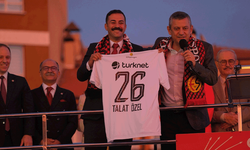 Özel,  Eskişehirspor sevgisini mitingde paylaştı