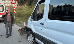 Rize'de trafik kazası: Okul servisiyle kamyonet çarpıştı