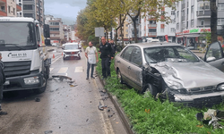Samsun’da otomobil çöp kamyonuna çarptı: 1 yaralı