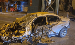 Şanlıurfa'da otomobil üst geçide çarptı: Sürücü hayatını kaybetti