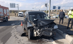 Tekirdağ'da hafif ticari araçla otomobil çarpıştı: 3 yaralı