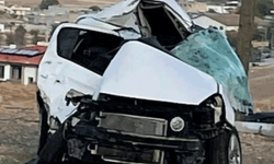 Diyarbakır'da tırla otomobil çarpıştı