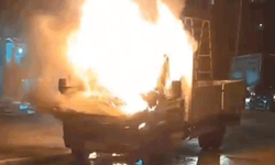 Adana'da park halindeki kamyonet alev aldı