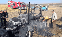 Adıyaman'da, tarlayı süren traktör alev aldı