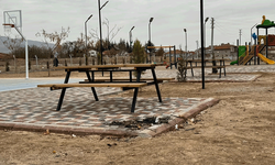 Afyon’da parktaki spor aletleri ve banklar zarar gördü