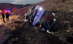 Afyon’da yolcu otobüsü devrildi: Ölü ve yaralılar var