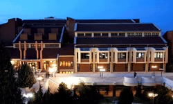 Anadolu Üniversitesi Kütüphanesi 7 gün 24 saat öğrencilerin yanında