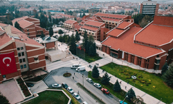 Anadolu Üniversitesi’nden öğrencilere “iş gardırobu” desteği