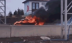 Ankara’da otomobil alev aldı