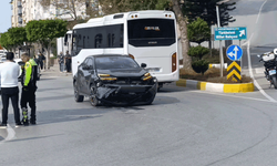 Antalya'da kırmızı ışık ihlali kaza yaptırdı