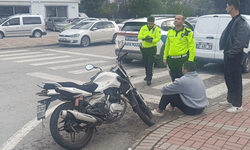 Antalya'da otomobille çarpışan motosikletli tedaviyi kabul etmedi