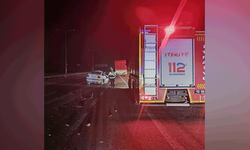 Balıkesir'de otomobil tıra arkadan çarptı; 1 ölü