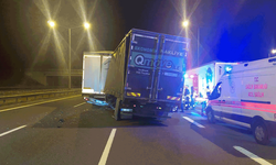 Bolu'da arıza yapan tıra çarpan kamyon şoförü hayatını kaybetti