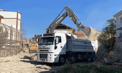 Burdur’da krize neden olan bina yıkıldı