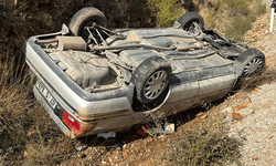 Burdur'da şarampole devrilen otomobilin sürücüsü yaralandı