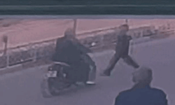 Bursa'da motosikletin çarptığı kadın yaralandı