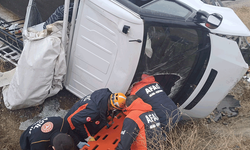 Elazığ’da pikap şarampole uçtu: 2 yaralı