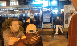 Eskişehir'de iki grubun kavgasını ayırmaya gelen esnaf da kavgaya dahil oldu: 1 yaralı