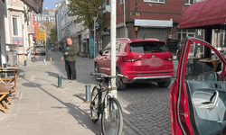 Eskişehir’de otomobilini ortada bırakan sürücü tepki çekti