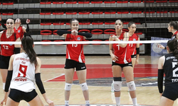 Eskişehir’de voleybolda çifte fırtına esti
