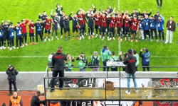 Eskişehirspor galibiyeti sonrasında kutlama yerine Ata’ya saygı