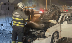 Hatay'da ’da otomobilin motor kısmı yandı