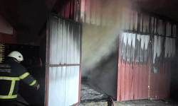 Hatay'da depo alevlere teslim oldu