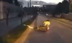 İstanbul'da motosiklet çukura çarptı