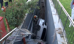 İstanbul'da otoparktan çıkan kadın sürücü araçlara çarparak boşluğa düştü