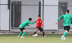 Kaan Kahraman ilk kez siyah-kırmızılı formayı terletti