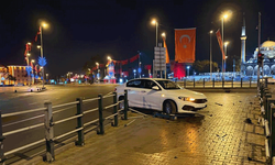 Kayseri'de otomobil sürücüsü bariyerlere girdi