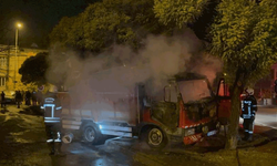 Kayseri'de park halindeki kamyon alev aldı