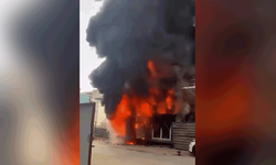 Kocaeli'de inşaat alanındaki işçi konteyneri alev alev yandı