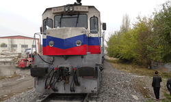 Malatya'da bir kişi raylara düştü: Ölümden döndü