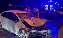 Muğla'da araç beton bariyere çarptı: 2 yaralı