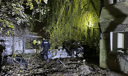 Sakarya'da çarpışan otomobiller bahçeye uçtu: 1 ölü, 4 yaralı