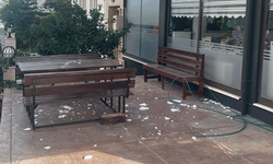 Samsun'da binadan düşen sıva parçaları tehlike saçıyor