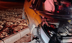 Siirt'te otomobil ile hafif ticari araç çarpıştı