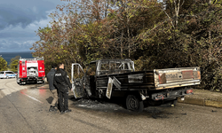 Sinop'ta bir kamyonet seyir halindeyken alev aldı