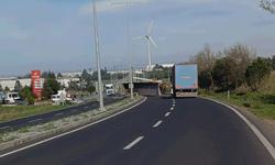 Tekirdağ’da kamyon devrildi