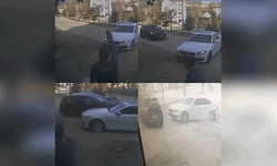 Adana'da hızla gelen araç, yola çıkan otomobile çarptı