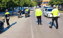 Adana'da neredeyse durdurulan her iki motosikletliden biri ceza yedi