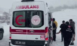 Adıyaman'da ambulansla karda mahsur kalan hastayı belediye ekipleri kurtardı