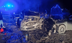 Adıyaman'da iki otomobil çarpıştı