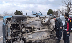 Afyon'da iki otomobil çarpıştı: 4 yaralı