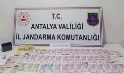 Antalya'da mahalle muhtarı kumar oynatırken yakalandı